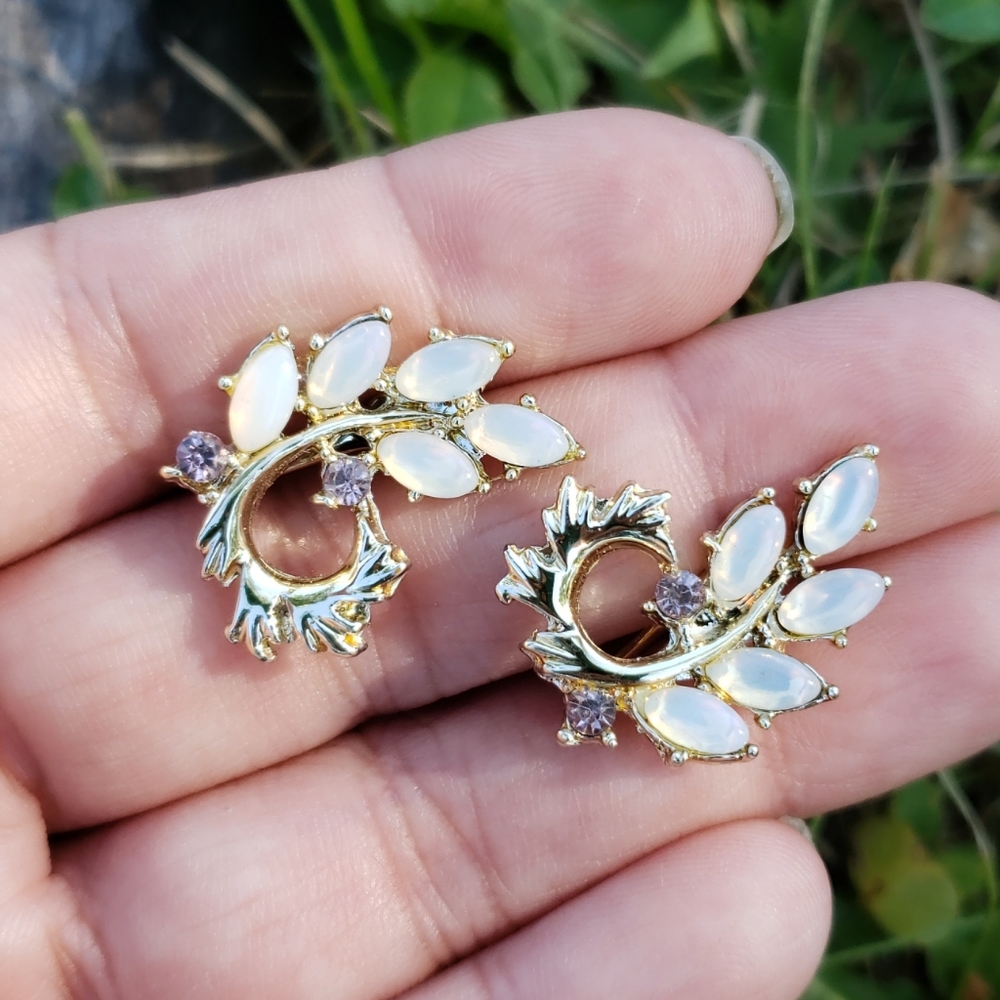 Lovely Vtg Gold Moonstone Rhinestone Sweep Earring